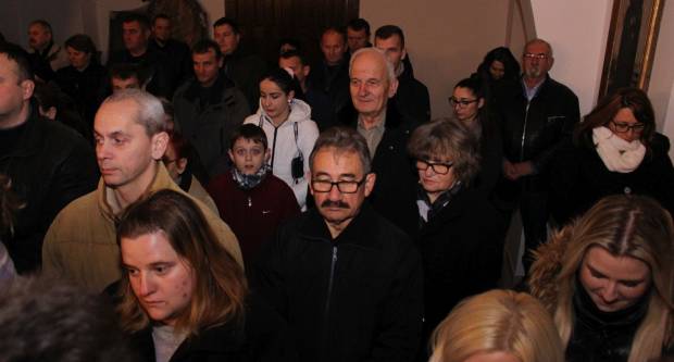 Liturgija i paljenje Badnjaka povodom pravoslavnog Božića u Požegi 6.1.2020.