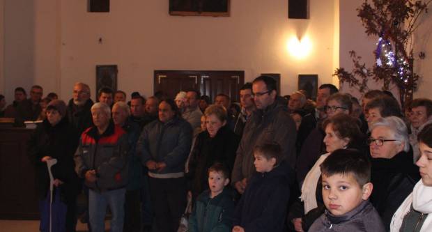 Liturgija i paljenje Badnjaka povodom pravoslavnog Božića u Požegi 6.1.2020.