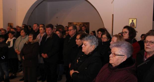 Liturgija i paljenje Badnjaka povodom pravoslavnog Božića u Požegi 6.1.2020.