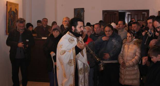 Liturgija i paljenje Badnjaka povodom pravoslavnog Božića u Požegi 6.1.2020.
