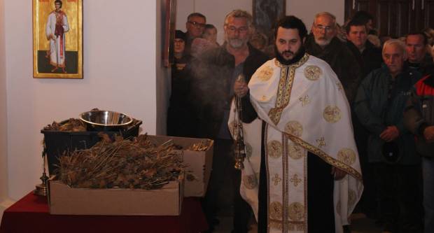 Liturgija i paljenje Badnjaka povodom pravoslavnog Božića u Požegi 6.1.2020.