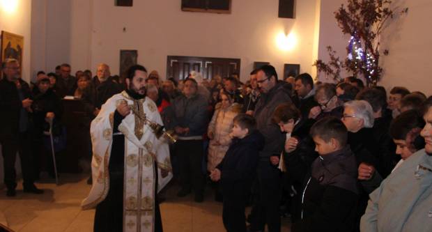 Liturgija i paljenje Badnjaka povodom pravoslavnog Božića u Požegi 6.1.2020.