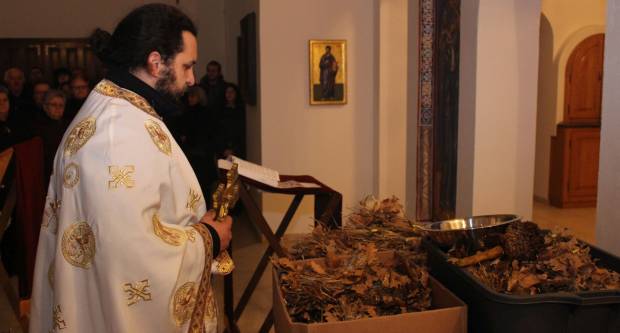 Liturgija i paljenje Badnjaka povodom pravoslavnog Božića u Požegi 6.1.2020.