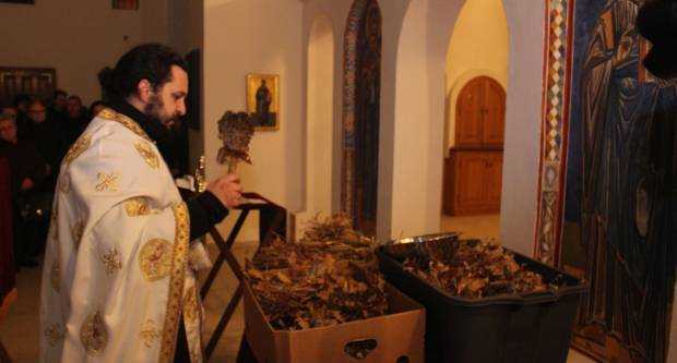 Liturgija i paljenje Badnjaka povodom pravoslavnog Božića u Požegi 6.1.2020.