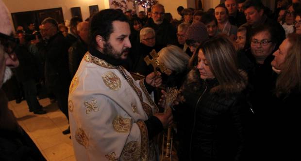 Liturgija i paljenje Badnjaka povodom pravoslavnog Božića u Požegi 6.1.2020.