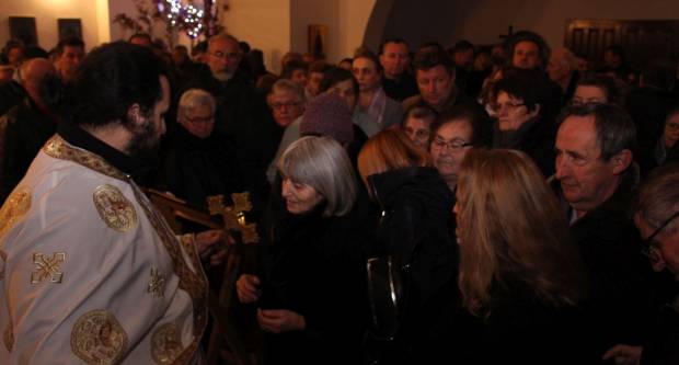 Liturgija i paljenje Badnjaka povodom pravoslavnog Božića u Požegi 6.1.2020.