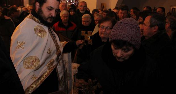 Liturgija i paljenje Badnjaka povodom pravoslavnog Božića u Požegi 6.1.2020.