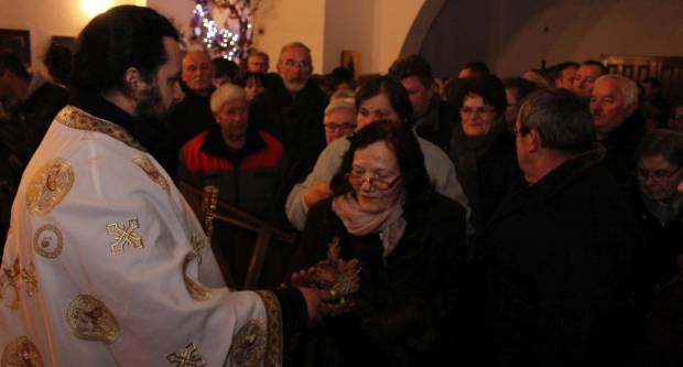 Liturgija i paljenje Badnjaka povodom pravoslavnog Božića u Požegi 6.1.2020.