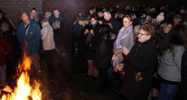 Liturgija i paljenje Badnjaka povodom pravoslavnog Božića u Požegi 6.1.2020.