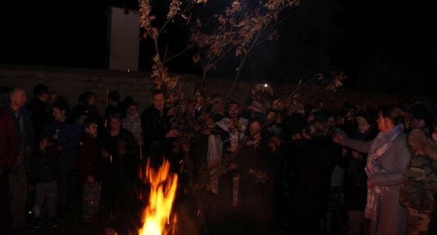 Liturgija i paljenje Badnjaka povodom pravoslavnog Božića u Požegi 6.1.2020.