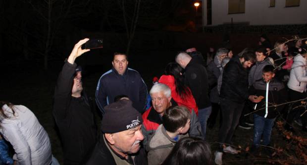 Liturgija i paljenje Badnjaka povodom pravoslavnog Božića u Požegi 6.1.2020.