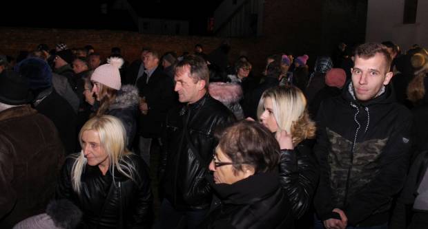 Liturgija i paljenje Badnjaka povodom pravoslavnog Božića u Požegi 6.1.2020.