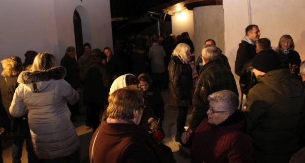 Liturgija i paljenje Badnjaka povodom pravoslavnog Božića u Požegi 6.1.2020.