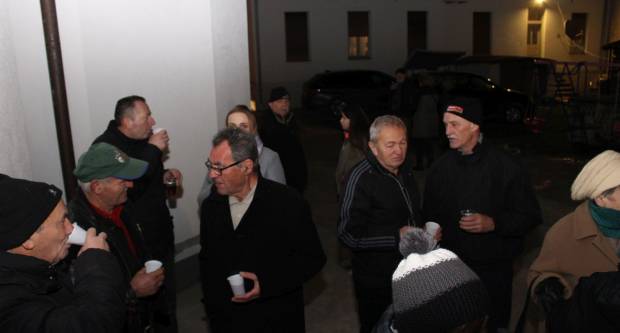 Liturgija i paljenje Badnjaka povodom pravoslavnog Božića u Požegi 6.1.2020.