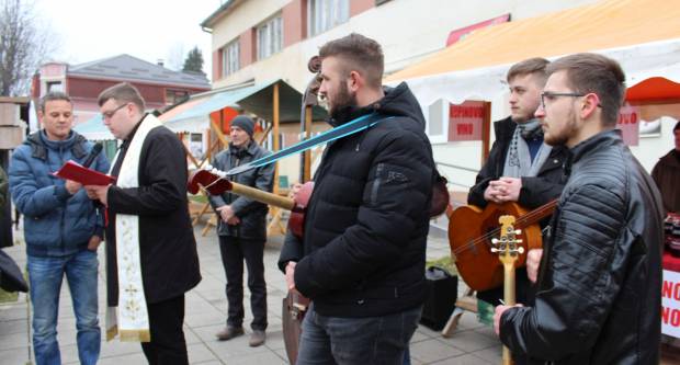Na Trgu Graševine u Kutjevu održano Kutjevačko Vincelovo