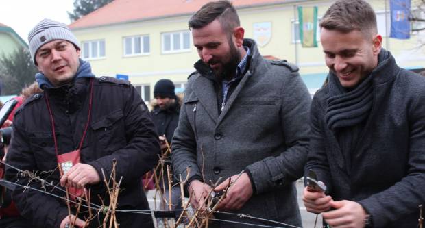 Na Trgu Graševine u Kutjevu održano Kutjevačko Vincelovo