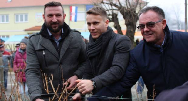 Na Trgu Graševine u Kutjevu održano Kutjevačko Vincelovo