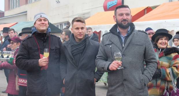 Na Trgu Graševine u Kutjevu održano Kutjevačko Vincelovo