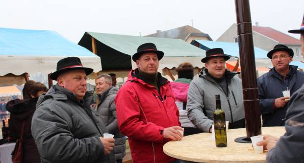 Na Trgu Graševine u Kutjevu održano Kutjevačko Vincelovo