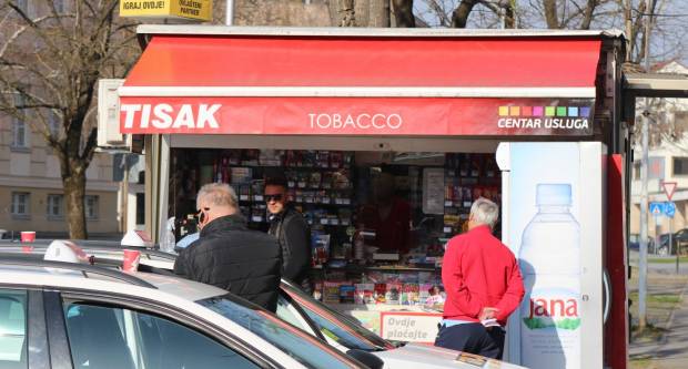 Fotogalerija subotnje šetnje Požegom i Pleternicom, građani se pridržavaju mjera 21.3.2020.