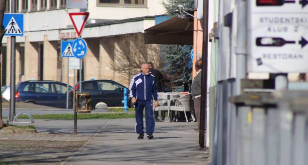 Fotogalerija subotnje šetnje Požegom i Pleternicom, građani se pridržavaju mjera 21.3.2020.
