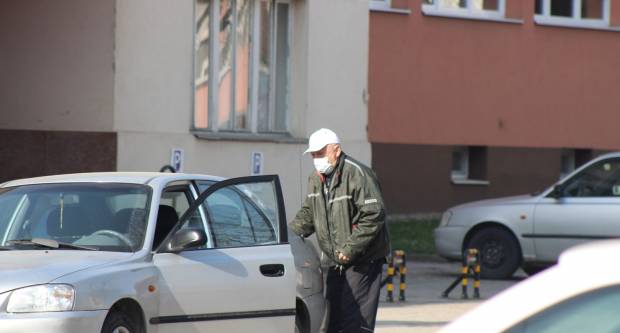 Fotogalerija subotnje šetnje Požegom i Pleternicom, građani se pridržavaju mjera 21.3.2020.