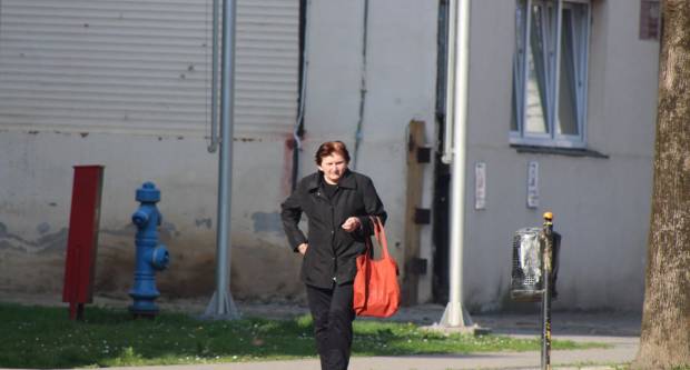 Fotogalerija subotnje šetnje Požegom i Pleternicom, građani se pridržavaju mjera 21.3.2020.