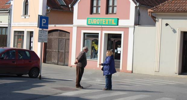 Fotogalerija subotnje šetnje Požegom i Pleternicom, građani se pridržavaju mjera 21.3.2020.