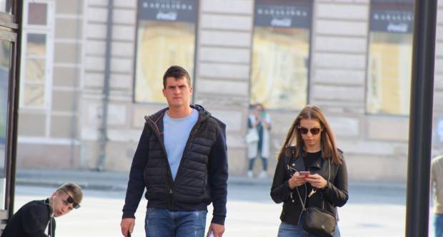 Fotogalerija subotnje šetnje Požegom i Pleternicom, građani se pridržavaju mjera 21.3.2020.