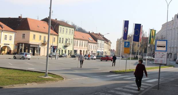 Fotogalerija subotnje šetnje Požegom i Pleternicom, građani se pridržavaju mjera 21.3.2020.