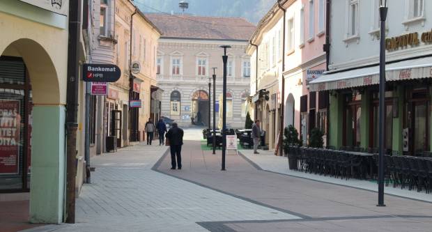 Fotogalerija subotnje šetnje Požegom i Pleternicom, građani se pridržavaju mjera 21.3.2020.