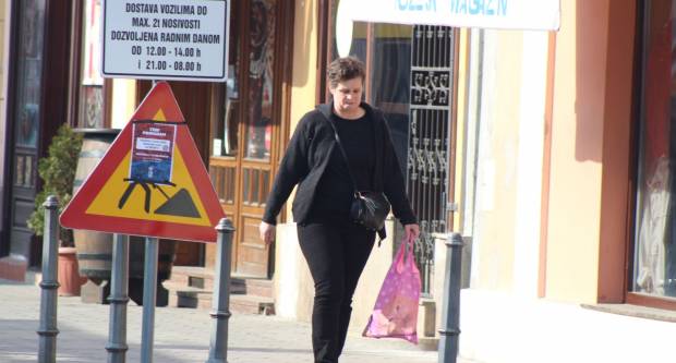Fotogalerija subotnje šetnje Požegom i Pleternicom, građani se pridržavaju mjera 21.3.2020.