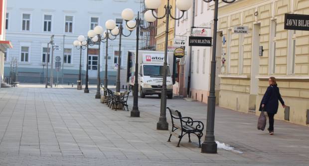 Fotogalerija subotnje šetnje Požegom i Pleternicom, građani se pridržavaju mjera 21.3.2020.