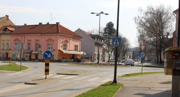 Fotogalerija subotnje šetnje Požegom i Pleternicom, građani se pridržavaju mjera 21.3.2020.