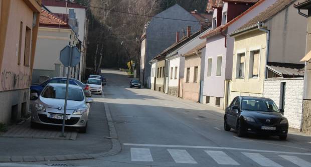 Fotogalerija subotnje šetnje Požegom i Pleternicom, građani se pridržavaju mjera 21.3.2020.