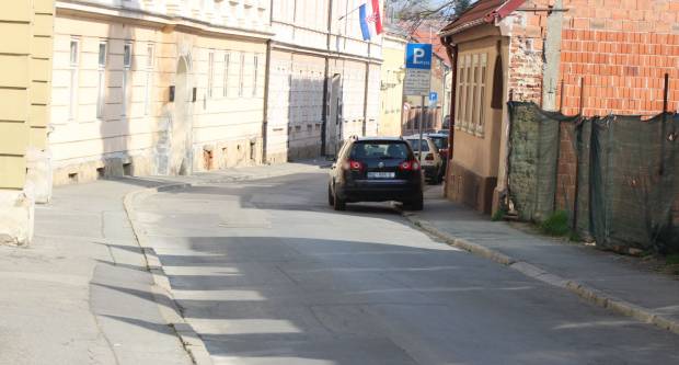 Fotogalerija subotnje šetnje Požegom i Pleternicom, građani se pridržavaju mjera 21.3.2020.