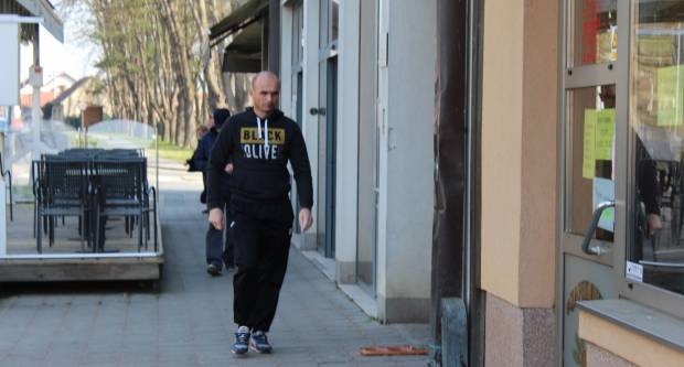 Fotogalerija subotnje šetnje Požegom i Pleternicom, građani se pridržavaju mjera 21.3.2020.