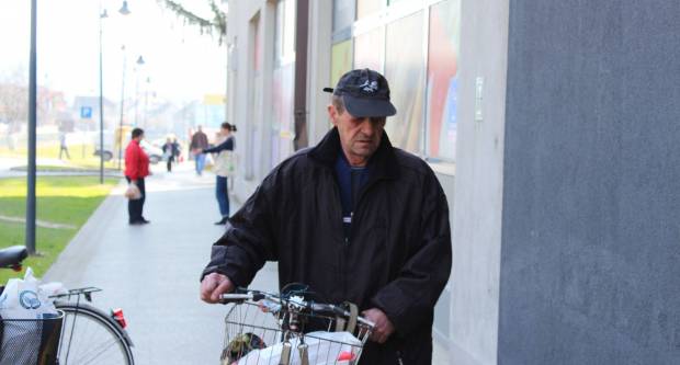 Fotogalerija subotnje šetnje Požegom i Pleternicom, građani se pridržavaju mjera 21.3.2020.