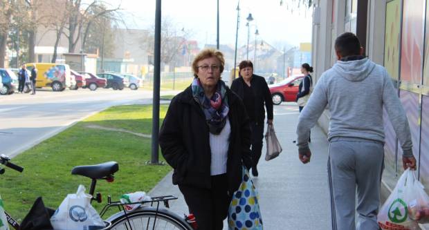 Fotogalerija subotnje šetnje Požegom i Pleternicom, građani se pridržavaju mjera 21.3.2020.
