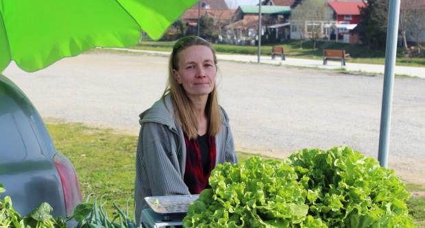 Fotogalerija subotnje šetnje Požegom i Pleternicom, građani se pridržavaju mjera 21.3.2020.