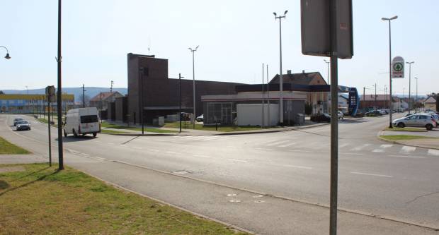 Fotogalerija subotnje šetnje Požegom i Pleternicom, građani se pridržavaju mjera 21.3.2020.