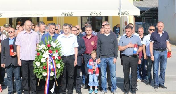 Polaganje vijenaca na Trgu 123. brigade u Požegi povodom Vojno - redarstvene akcije ʺBljesakʺ