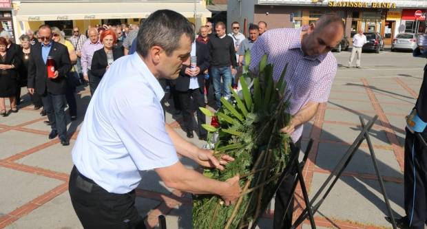 Polaganje vijenaca na Trgu 123. brigade u Požegi povodom Vojno - redarstvene akcije ʺBljesakʺ