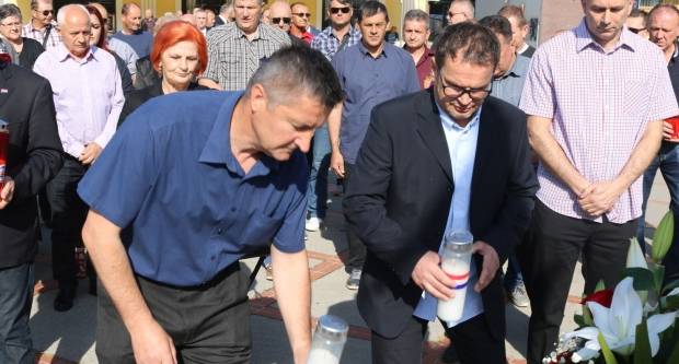 Polaganje vijenaca na Trgu 123. brigade u Požegi povodom Vojno - redarstvene akcije ʺBljesakʺ