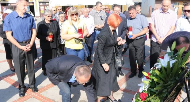 Polaganje vijenaca na Trgu 123. brigade u Požegi povodom Vojno - redarstvene akcije ʺBljesakʺ
