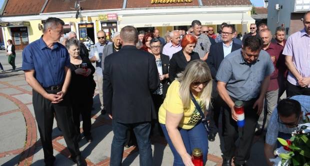 Polaganje vijenaca na Trgu 123. brigade u Požegi povodom Vojno - redarstvene akcije ʺBljesakʺ