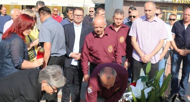 Polaganje vijenaca na Trgu 123. brigade u Požegi povodom Vojno - redarstvene akcije ʺBljesakʺ