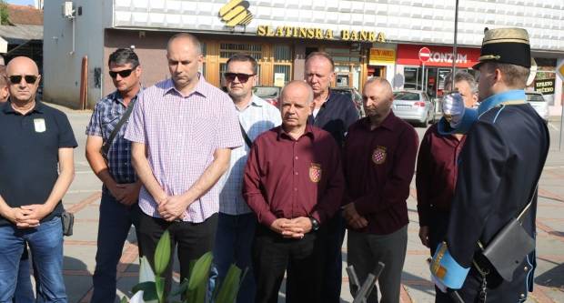 Polaganje vijenaca na Trgu 123. brigade u Požegi povodom Vojno - redarstvene akcije ʺBljesakʺ
