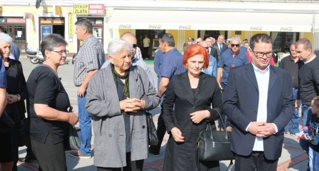 Polaganje vijenaca na Trgu 123. brigade u Požegi povodom Vojno - redarstvene akcije ʺBljesakʺ