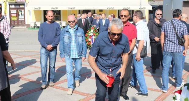 Polaganje vijenaca na Trgu 123. brigade u Požegi povodom Vojno - redarstvene akcije ʺBljesakʺ